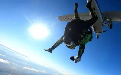 Skok ze spadochronem tandem